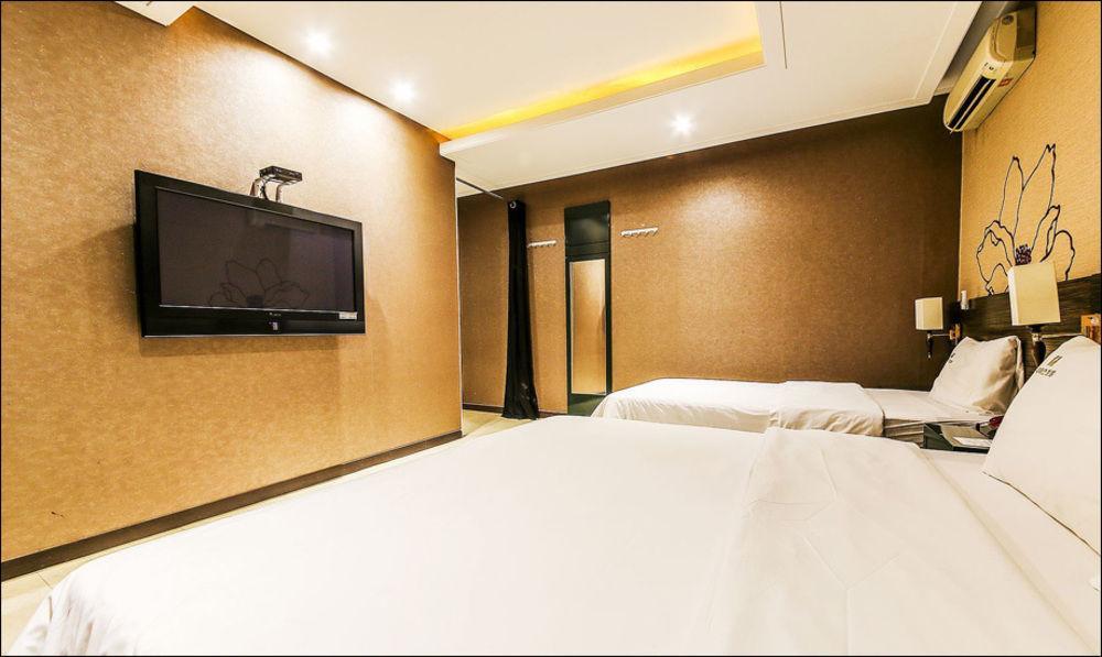 Nice Hotel Uijeongbu Exteriör bild