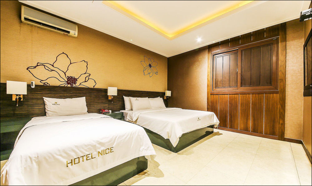 Nice Hotel Uijeongbu Exteriör bild