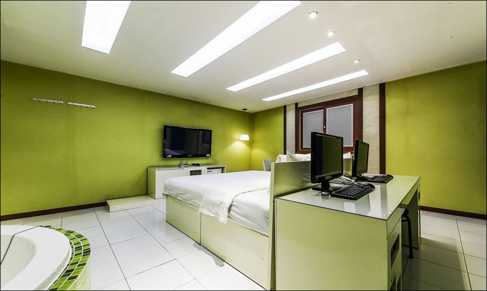 Nice Hotel Uijeongbu Exteriör bild