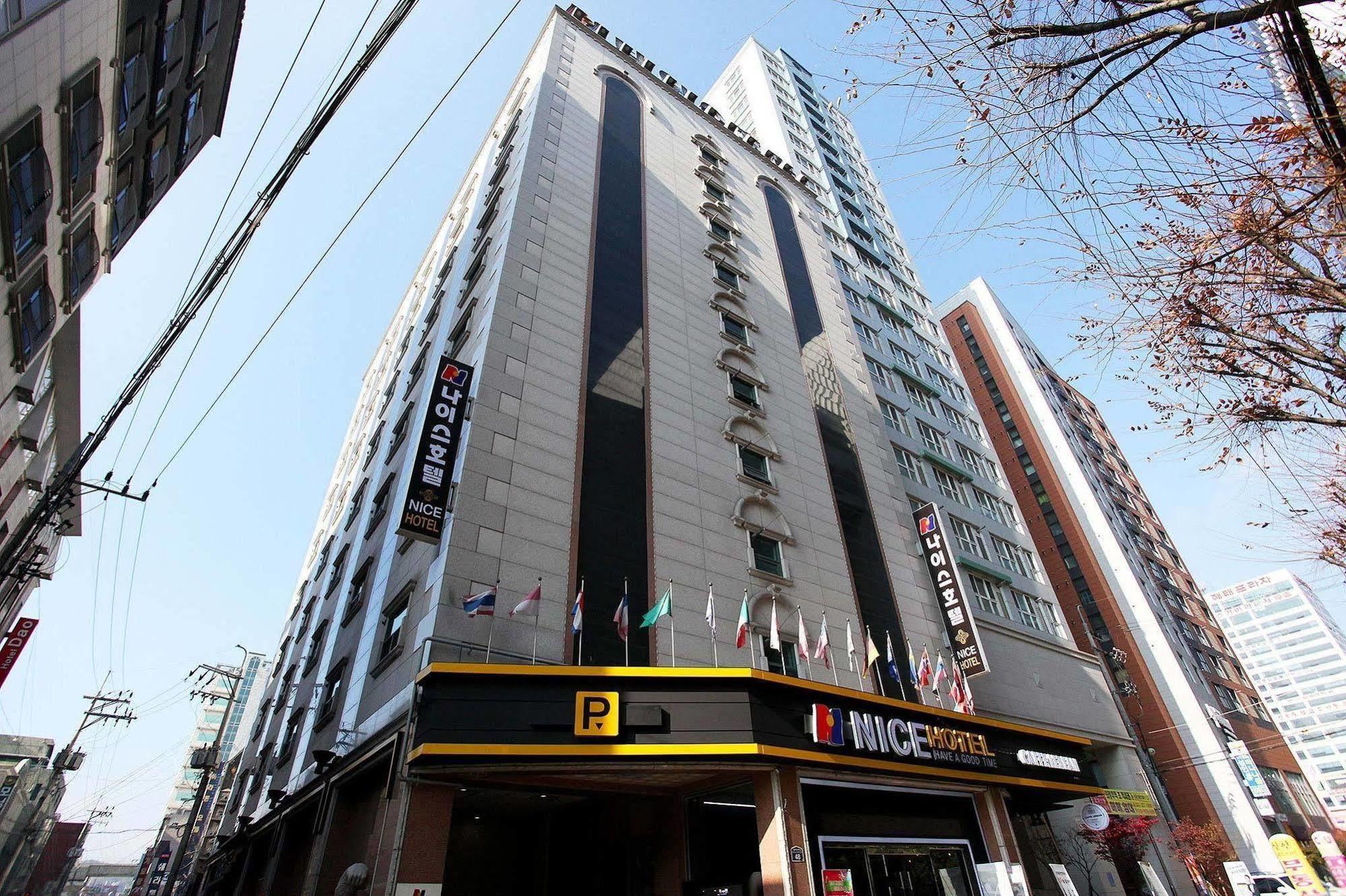 Nice Hotel Uijeongbu Exteriör bild