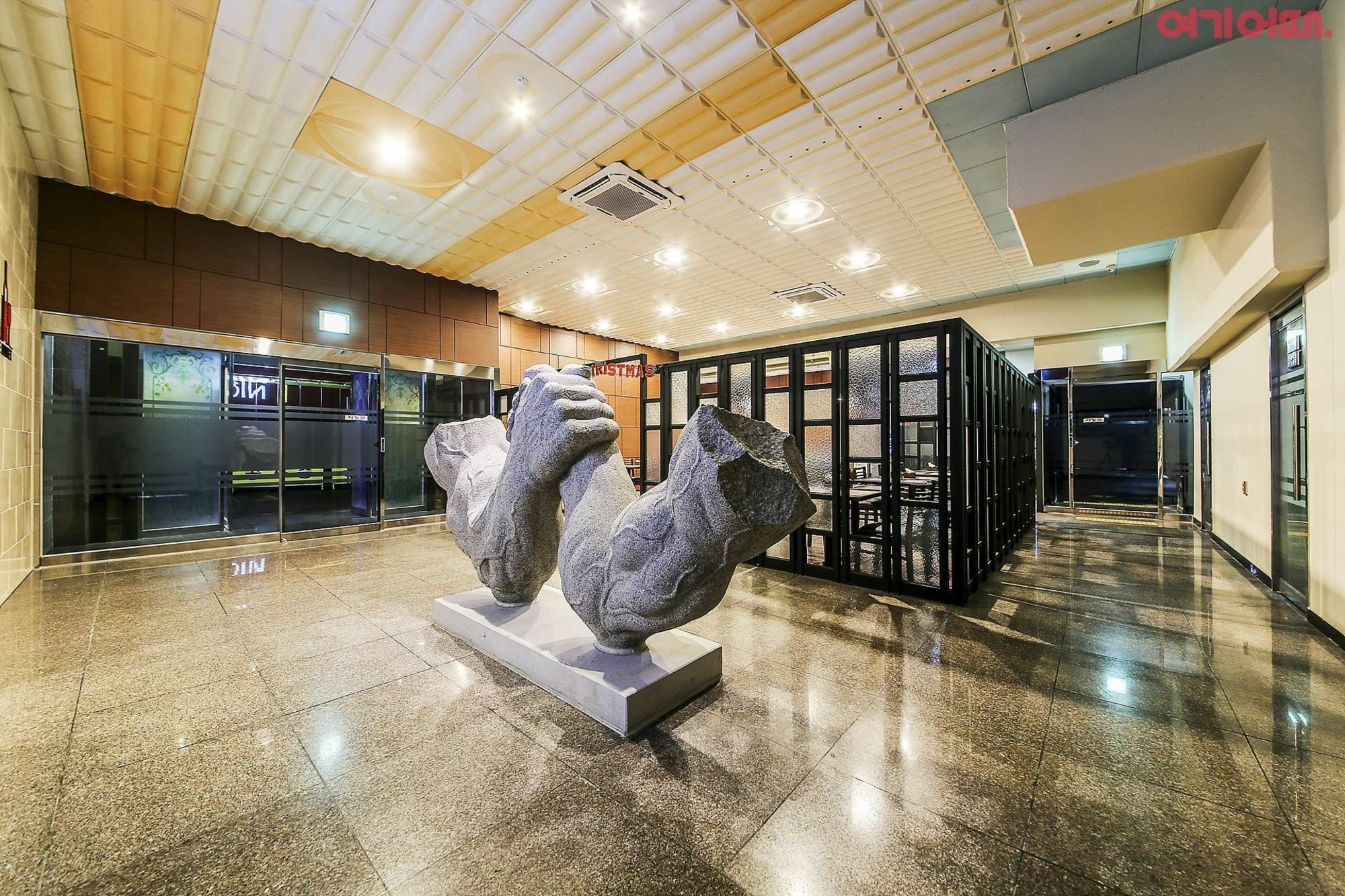 Nice Hotel Uijeongbu Exteriör bild